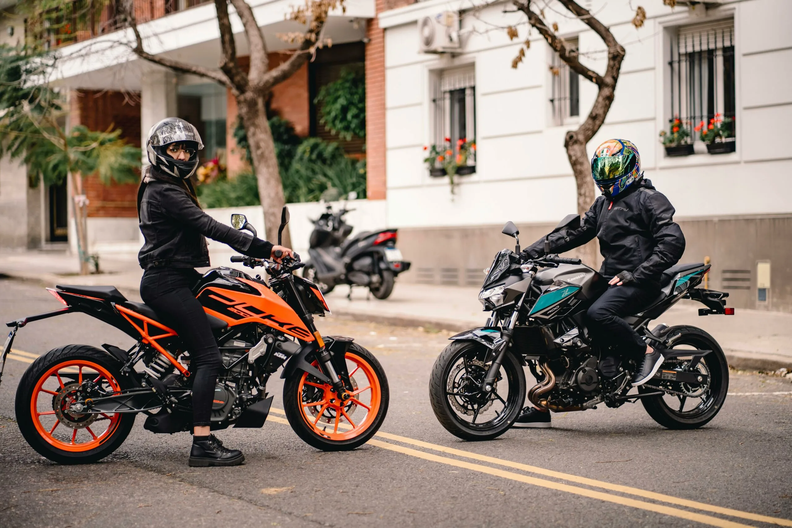 capacete de moto e a escolha da cor